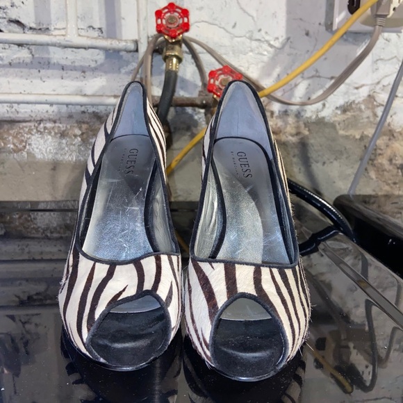 super cute guess zebra shoes - Picture 2 of 4